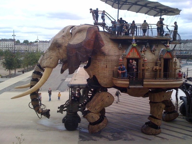 Mechanical elephant